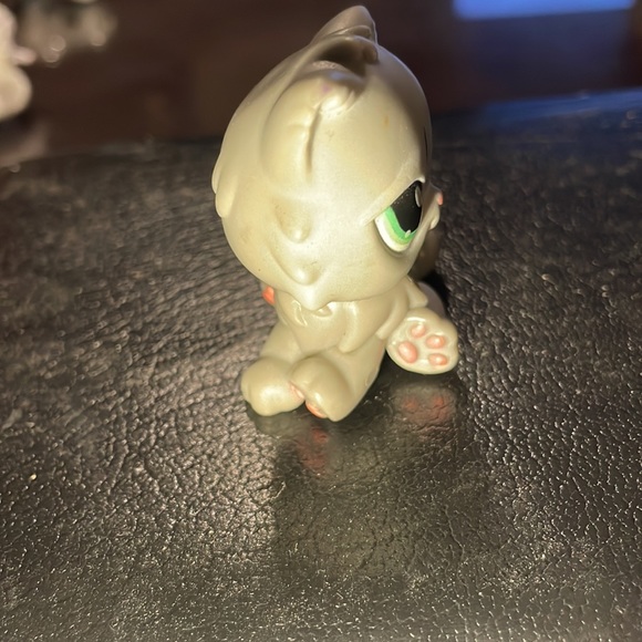 Littlest Pet Shop # 82, Gray Cat - Picture 2 of 5